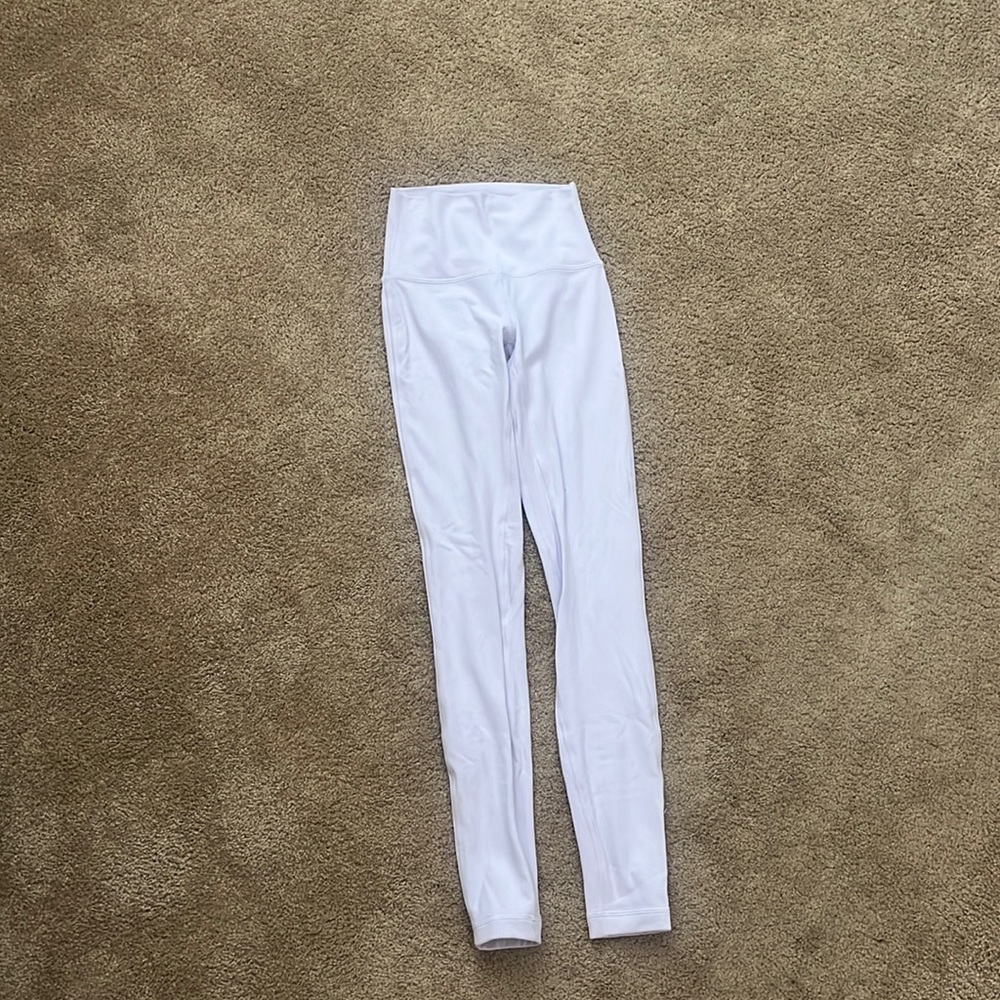 Lululemon Size 2 lavender dew 28in leggings, Barely worn.